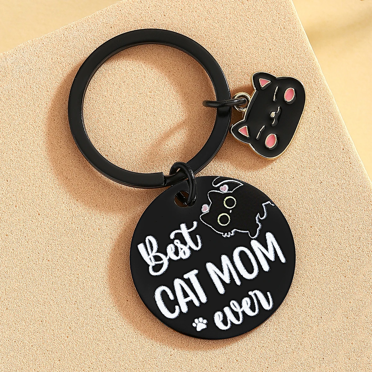 Llavero gato negro detalle 4