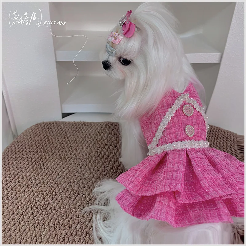 Vestido de princesa para mascotas con detalles de capa y brillo