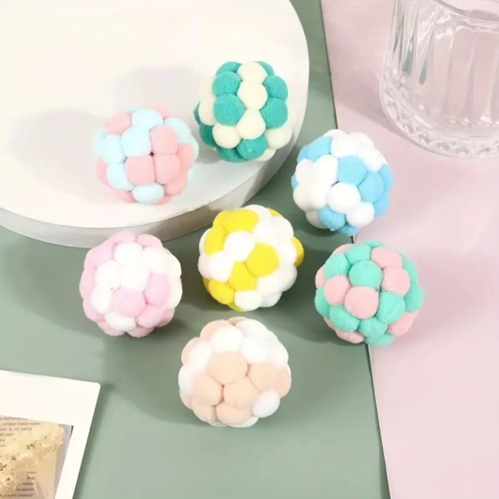 Bolas de peluche para gatos de interior