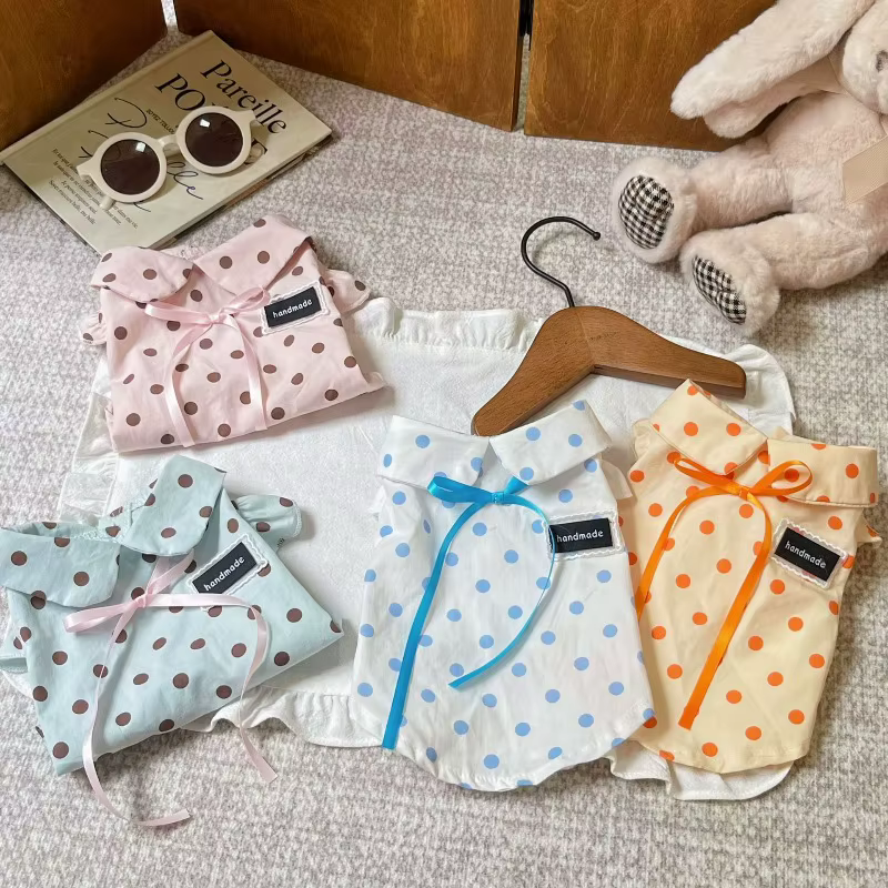 Camiseta de verano con lunares para perros y gatos, suave con botones - imagen 2