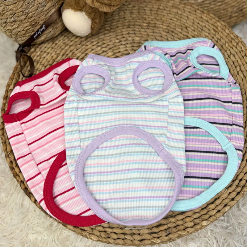 Variedad de colores de sudaderas para mascotas