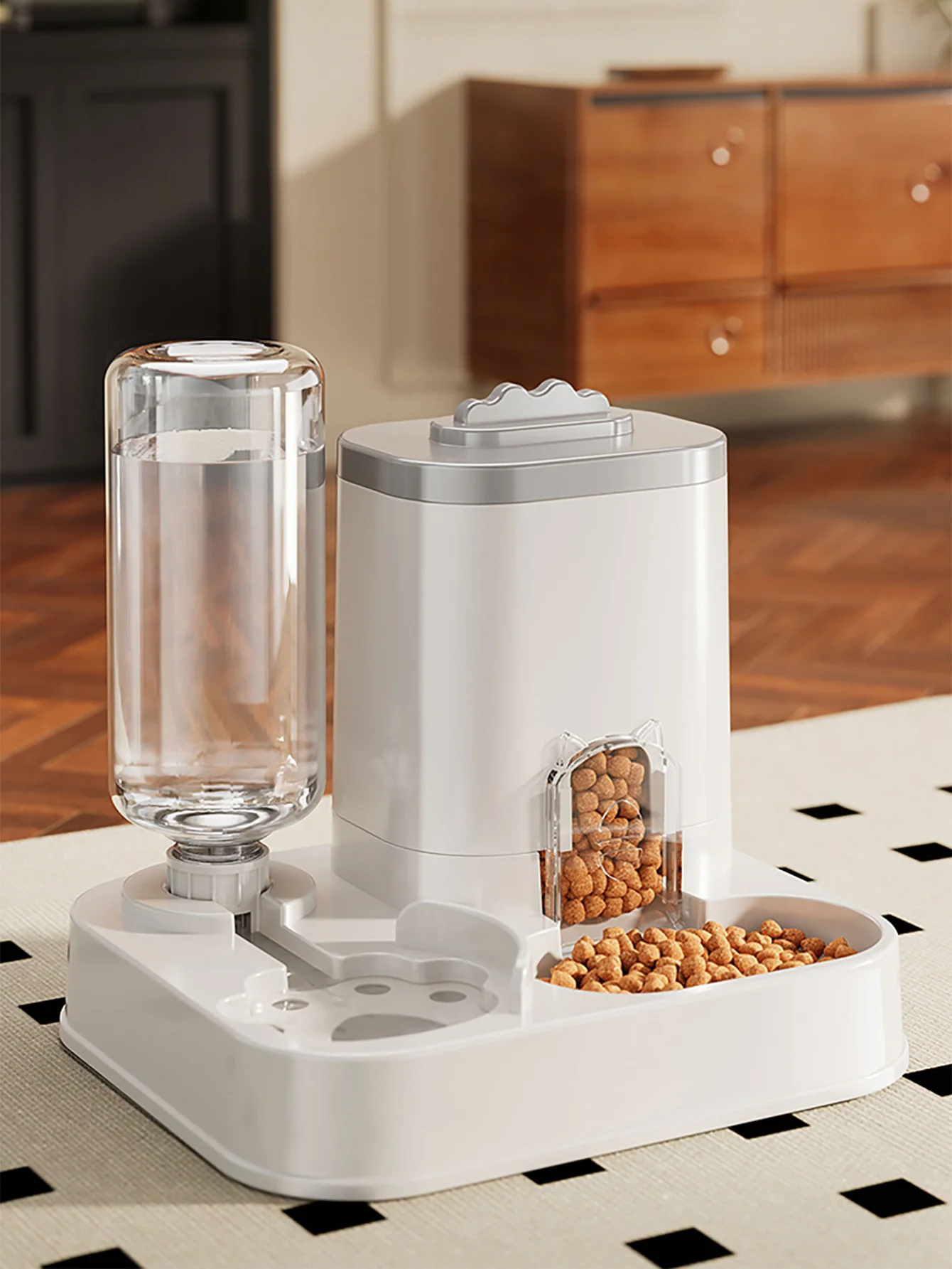 Dispensador blanco en cocina