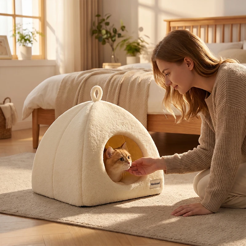 Cama cueva triangular cerrada acolchada para gatos y perros pequeños - imagen 3