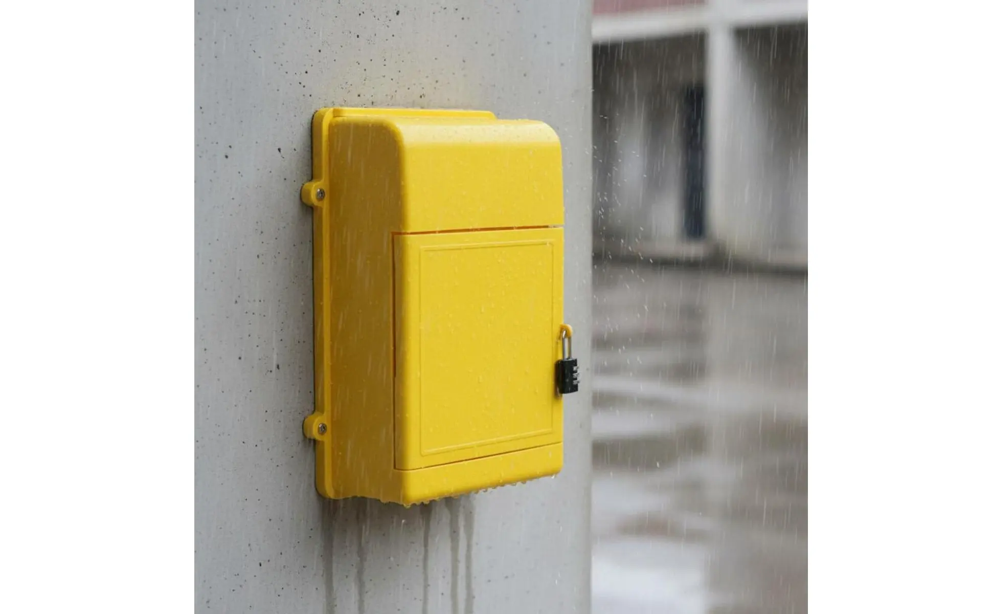 Instalación sencilla de buzón de pared en superficie plana