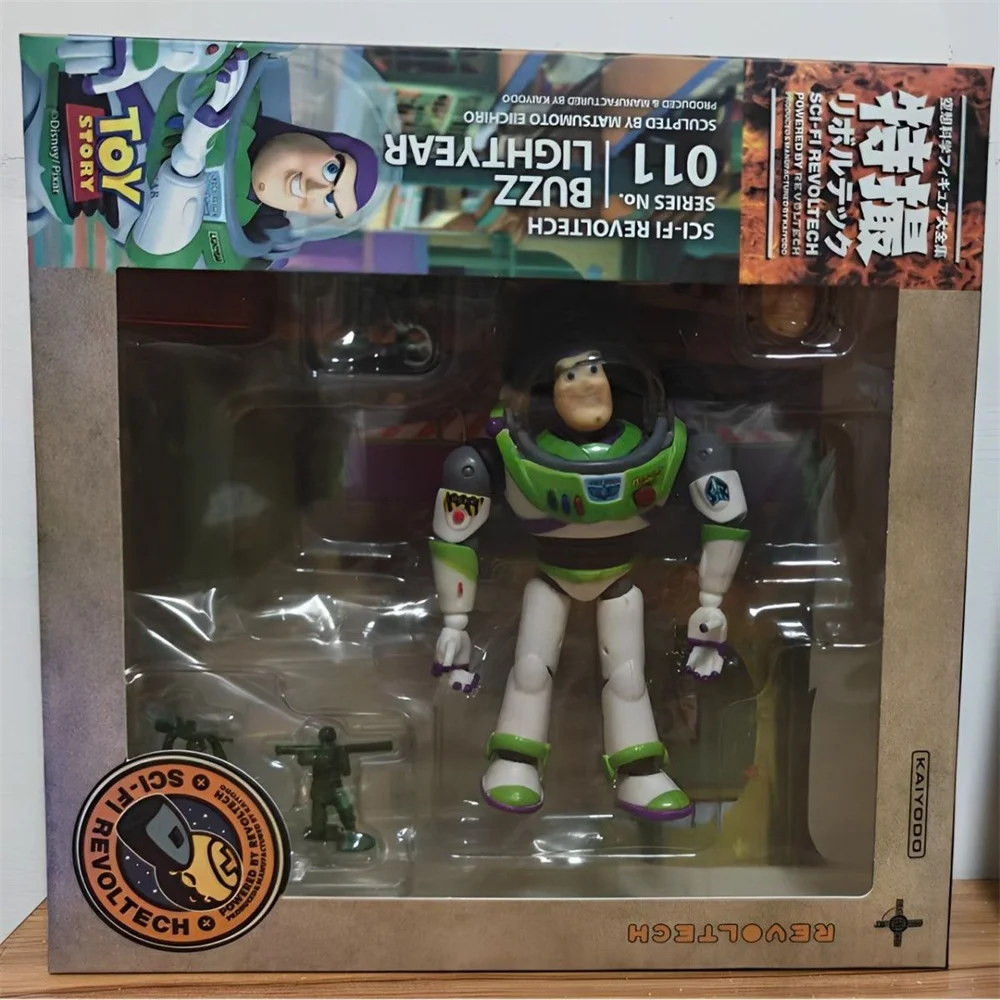 Buzz Lightyear Revoltech pose activa