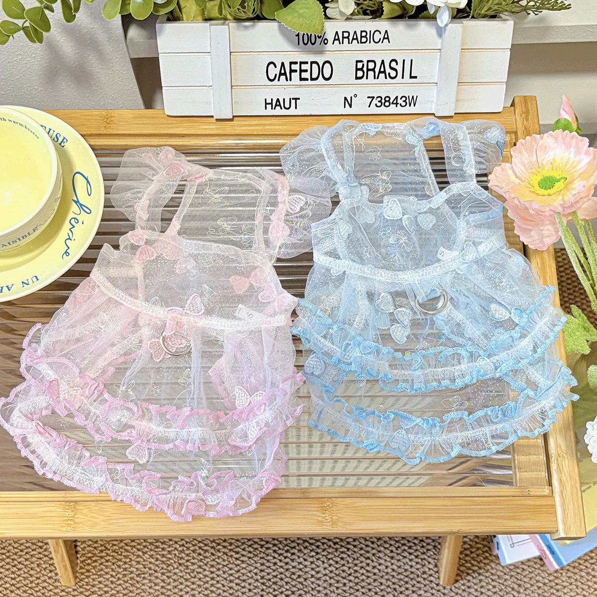 Falda de princesa con mangas de malla para mascota