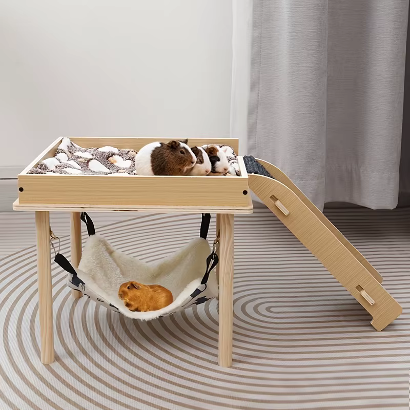 Hamaca de madera con plataforma y escaleras para cobayas