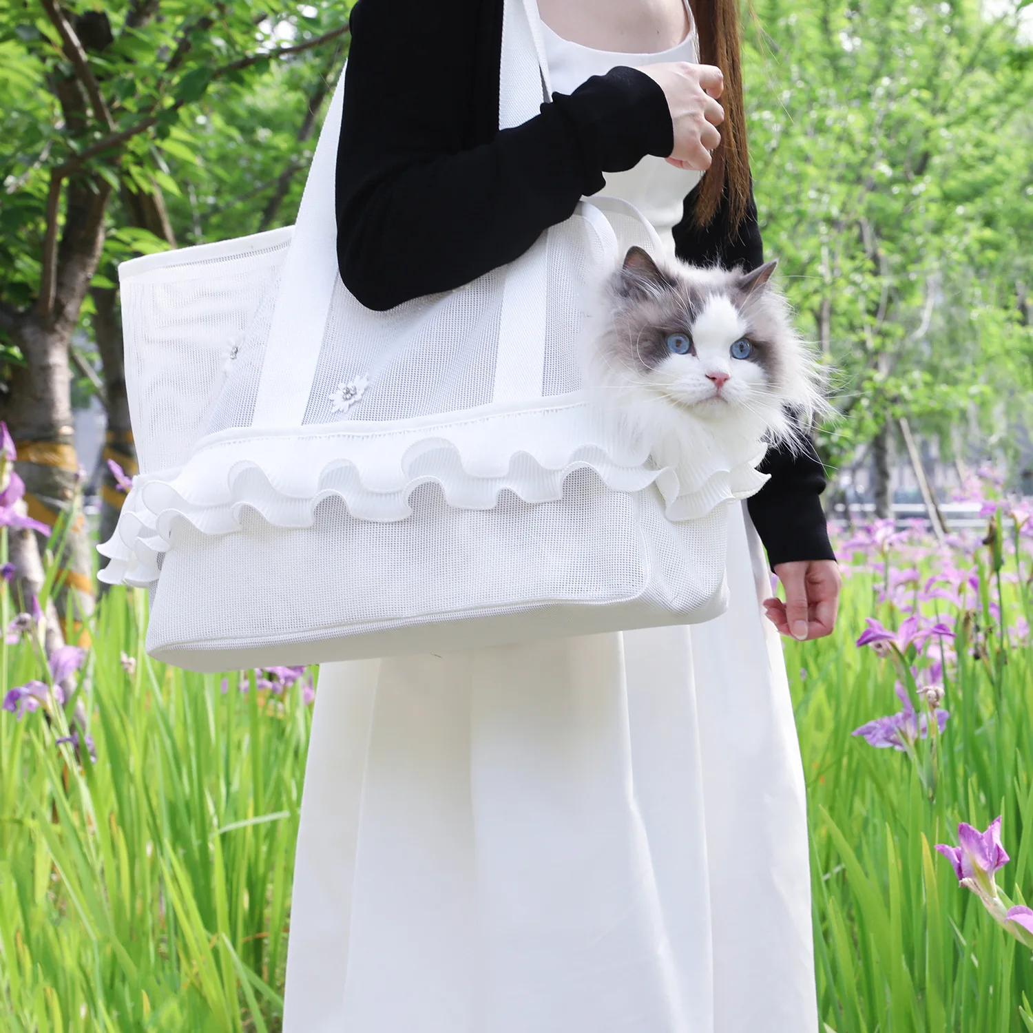 Bolso de mano con malla transpirable y diseño con volantes