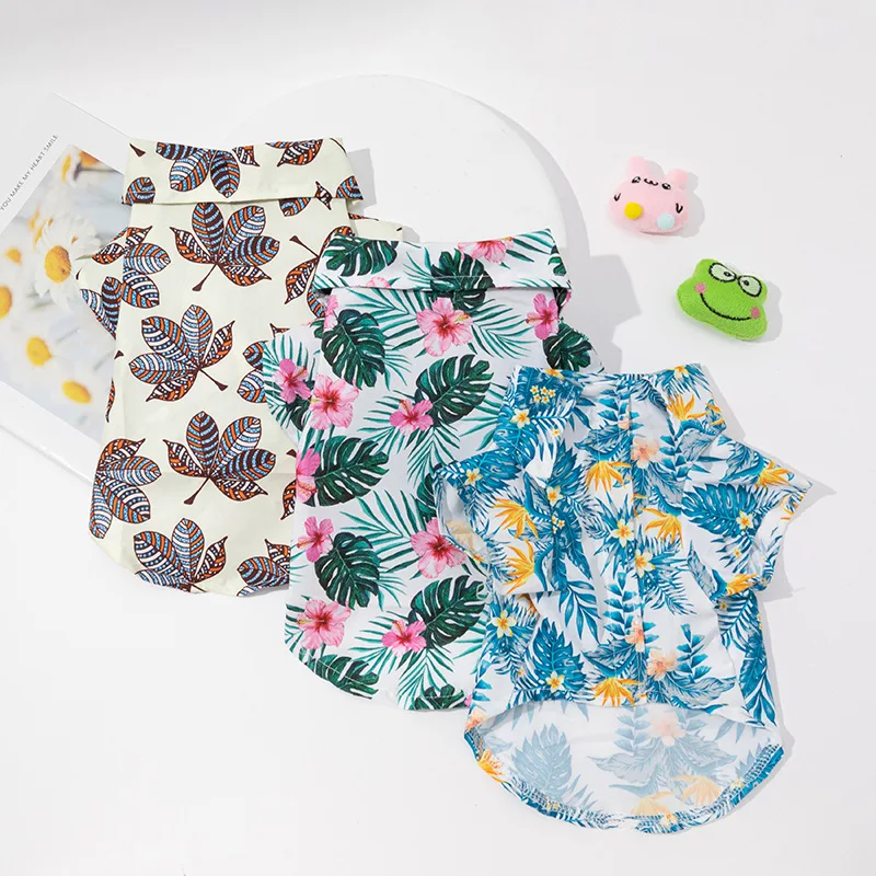 Detalle del patrón hawaiano de la camisa