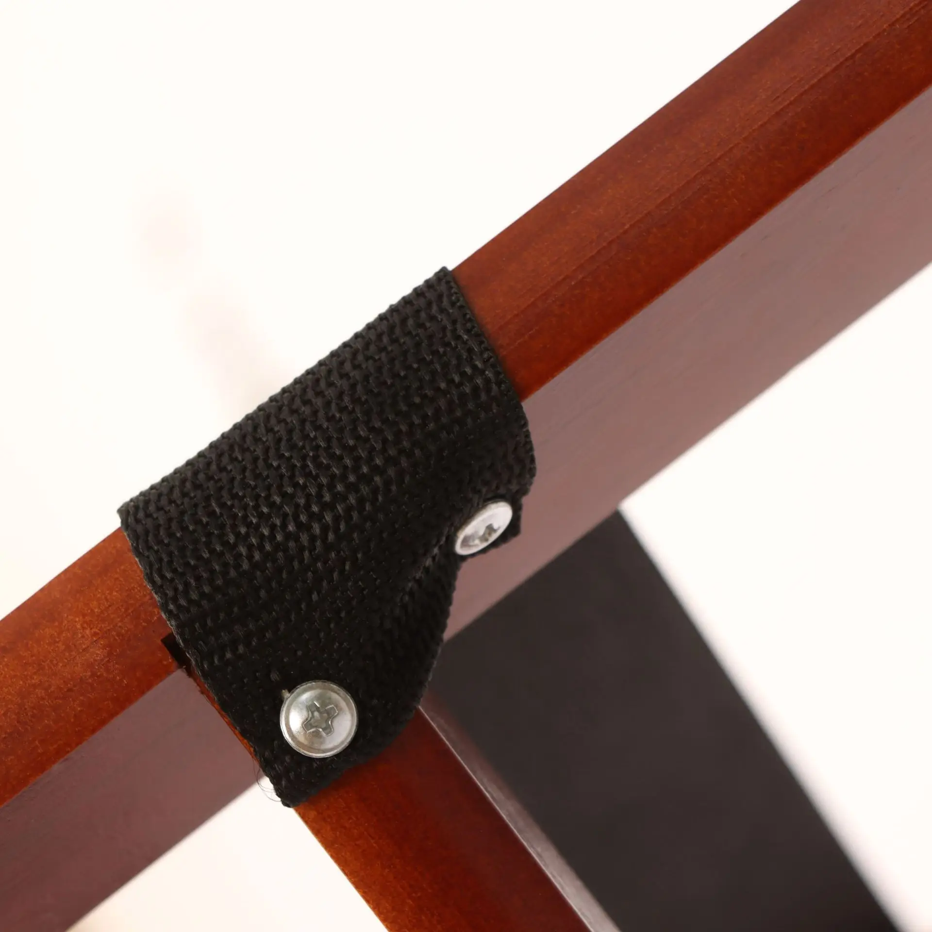 Soporte plegado para almacenamiento compacto