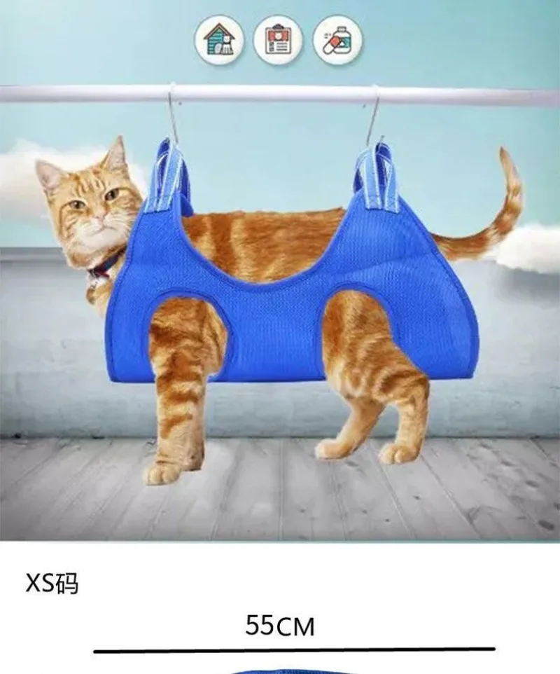 Hamaca azul para mascotas en uso