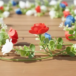 Guirnalda floral patriótica reutilizable roja, blanca y azul