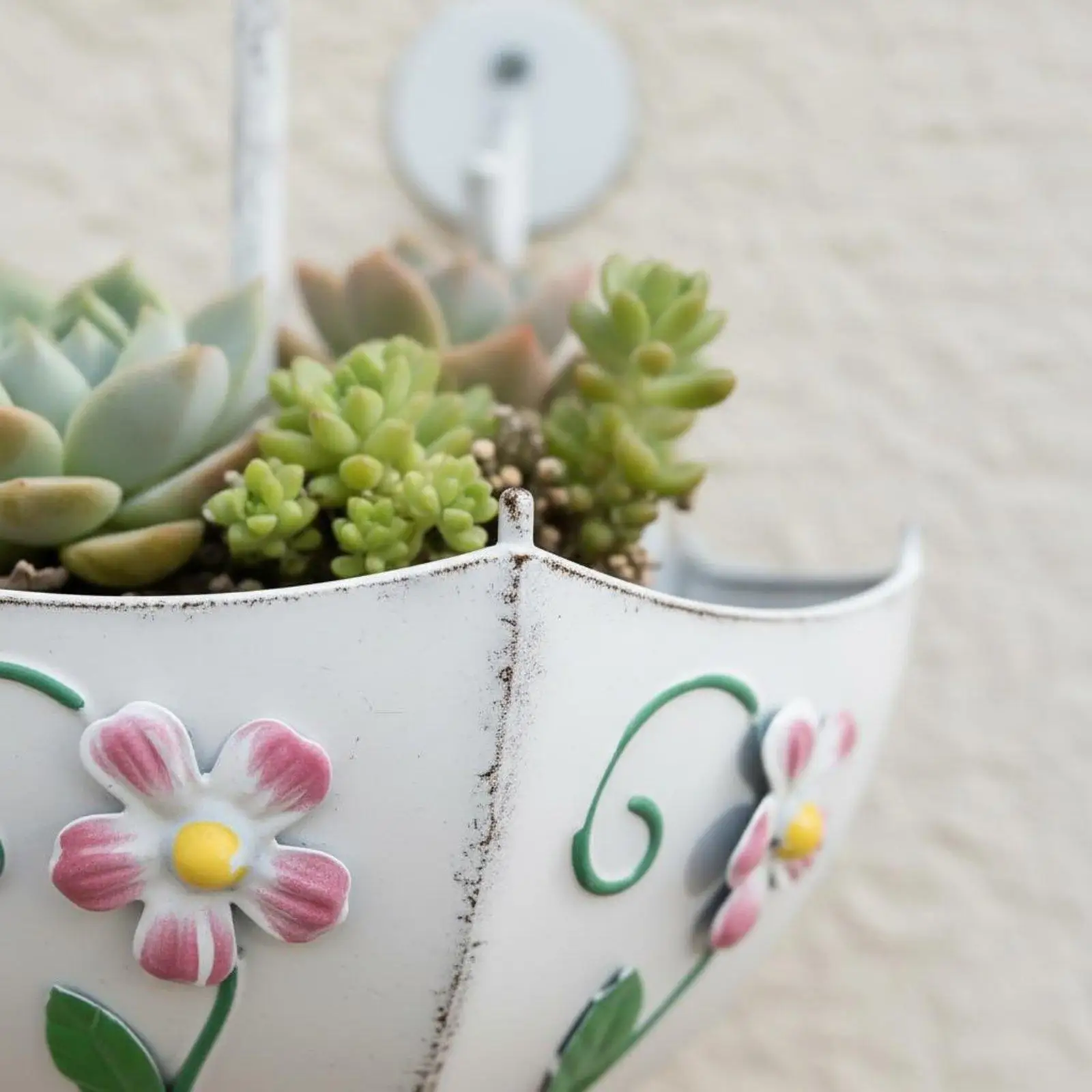 Canasta Colgante de Metal Decorativa – Organizador de Plantas para Jardín y Exterior - imagen 4