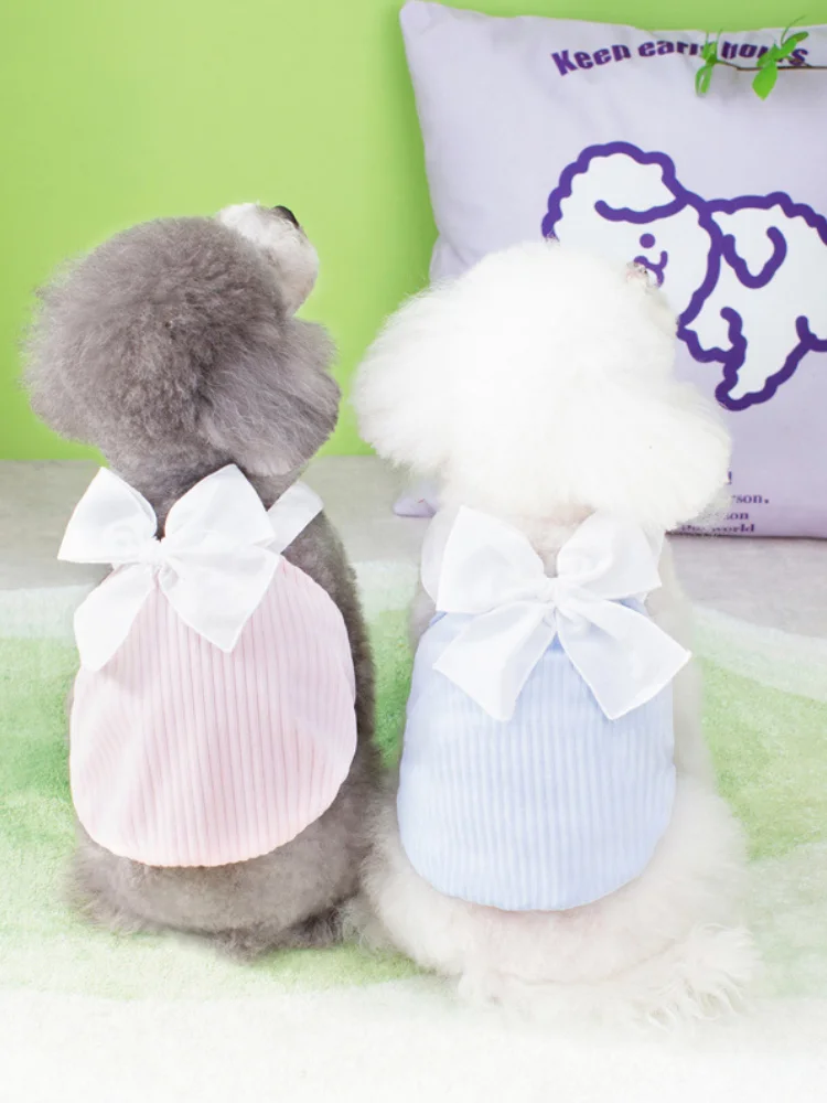 Vestido con cuello halter para perro pequeño en tela de terciopelo
