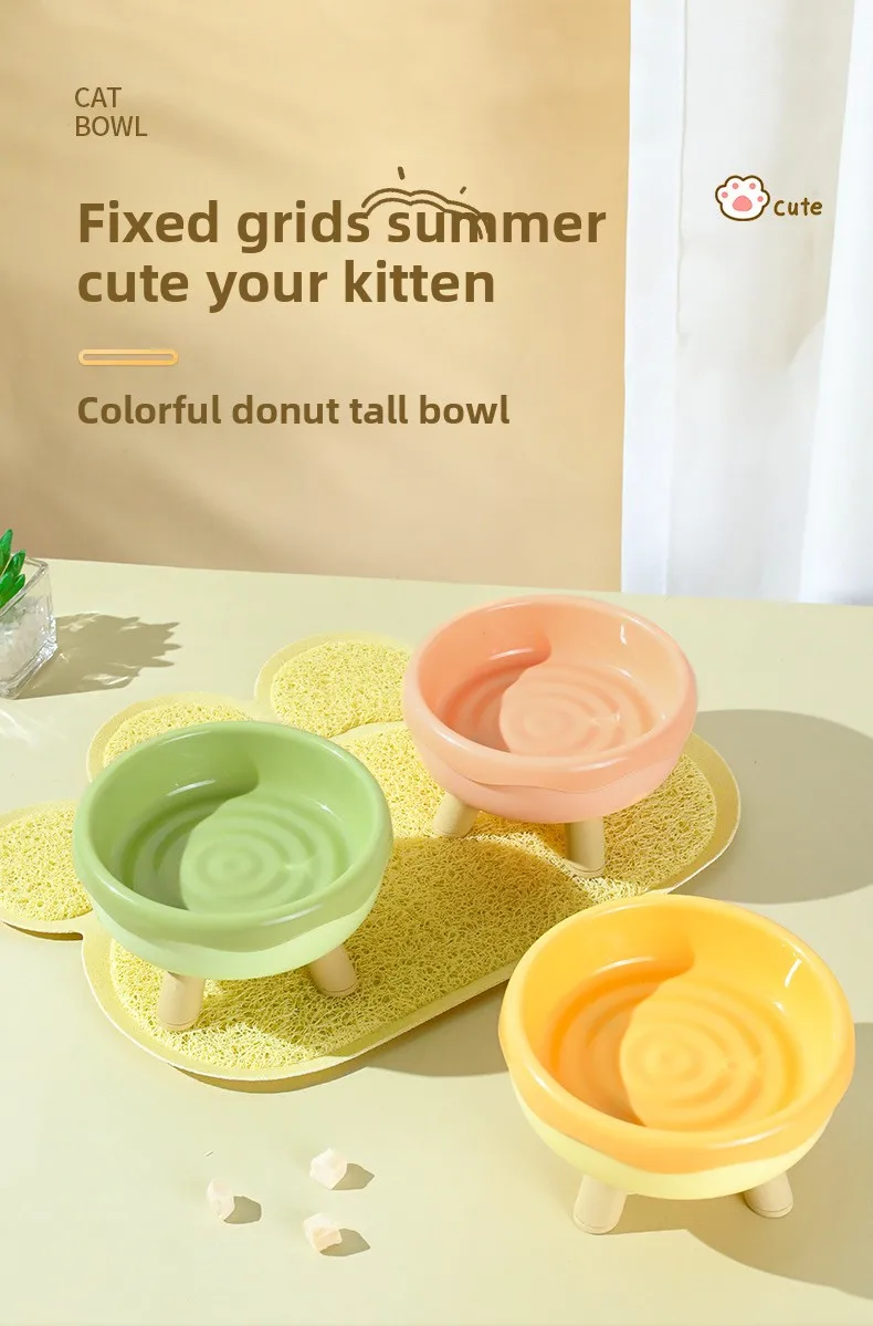 Cuenco doble con base de cuatro patas y diseño de donut