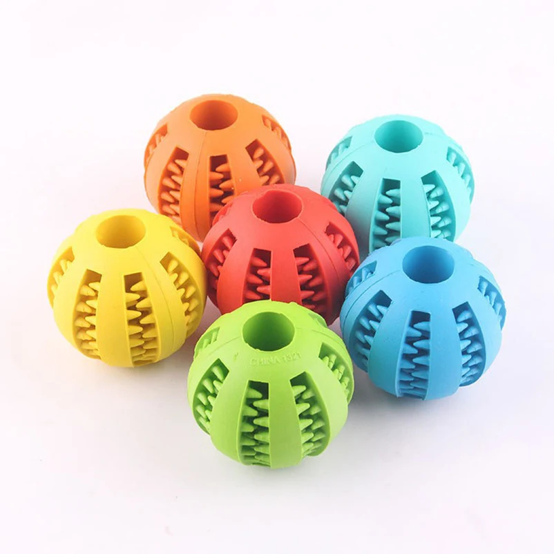 Detalle de los agujeros de la pelota dispensadora