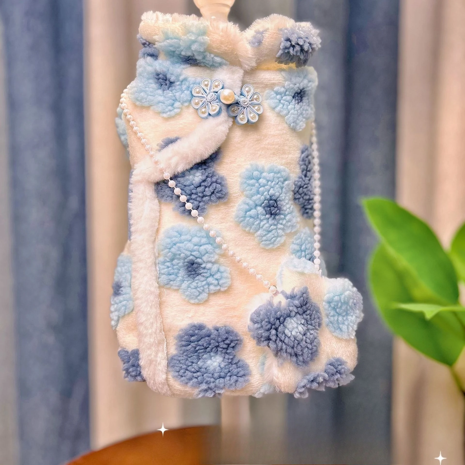 Vestido de lana de cordero para mascotas visto de frente