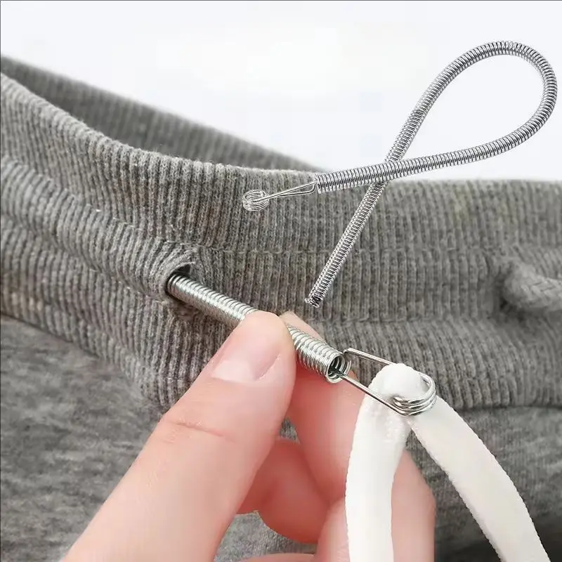Detalle del clip y el cordón elástico