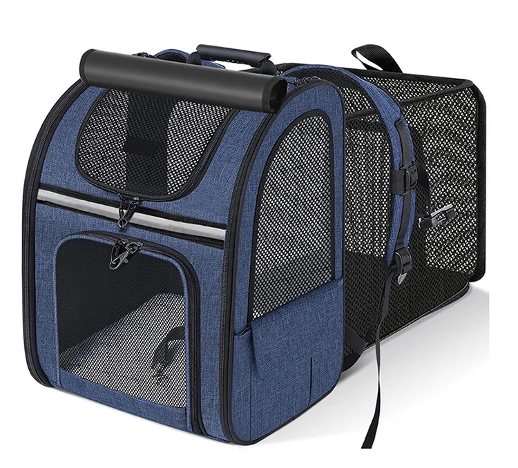 Detalle de la malla transpirable de la mochila para mascotas