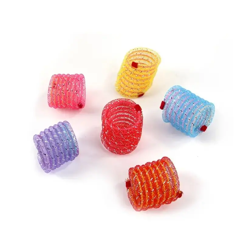 Detalle del resorte mostrando su textura y flexibilidad