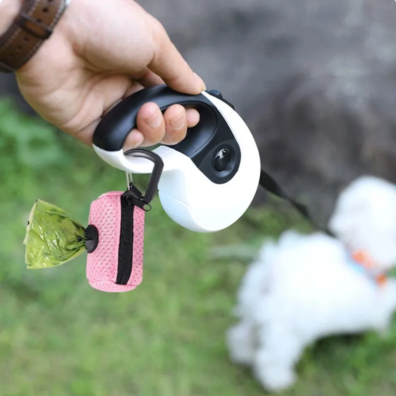 Uso del dispensador en correa de perro