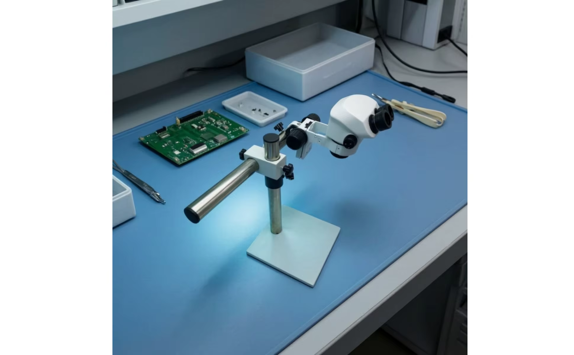 Microscopio con sistema de zoom