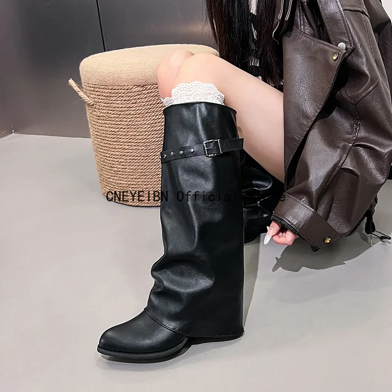 Vista lateral de las botas plegables TULX
