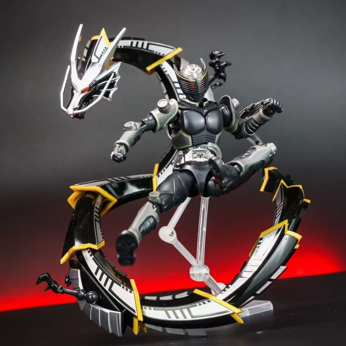 Figura articulada Kamen Rider Ryuga 1/144 – Modelo PVC coleccionable - imagen 4