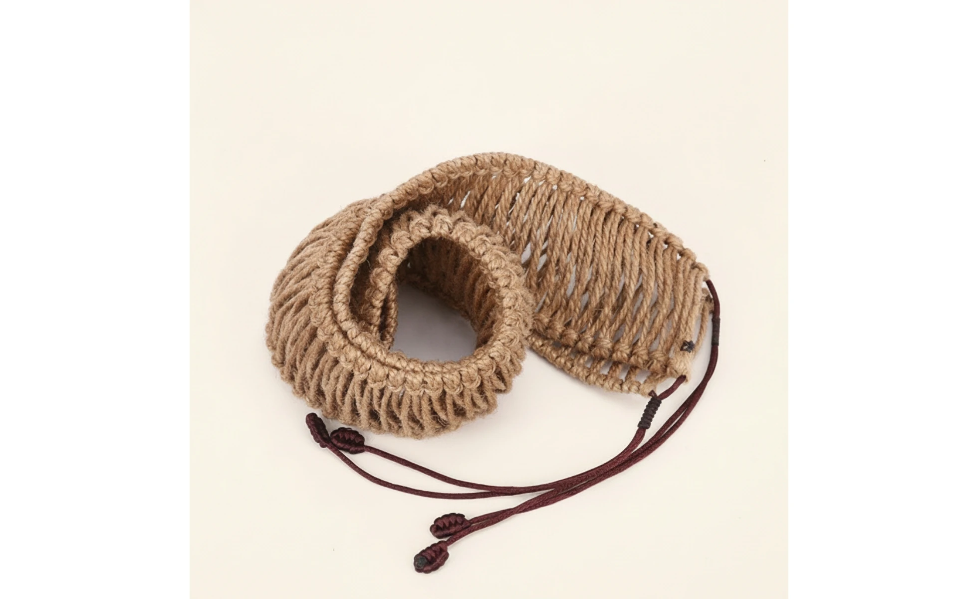 Cordones de sujeción con nudos decorativos