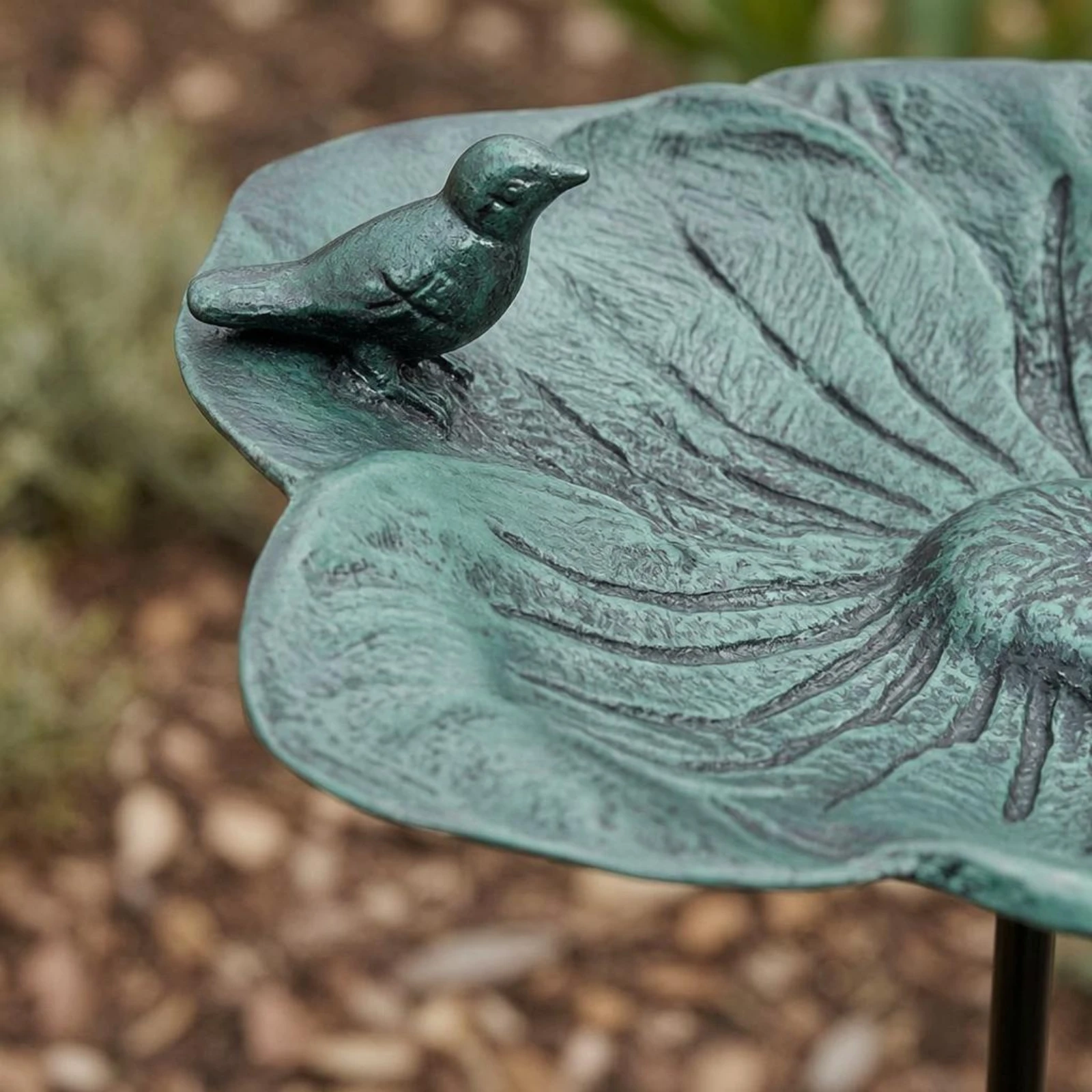 Baño para pájaros flor en capas, estilo pétalo, fácil de instalar - imagen 4