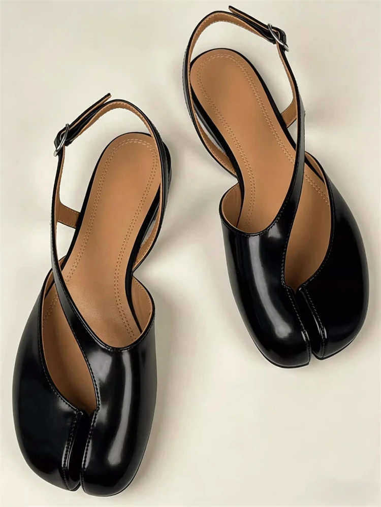 Sandalias Tabi en tonos claros para eventos formales
