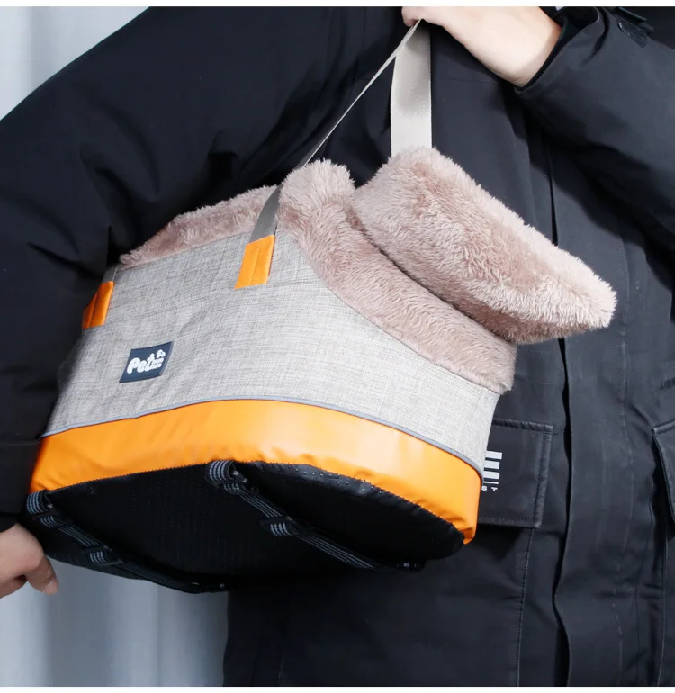 Mochila abierta con cojín