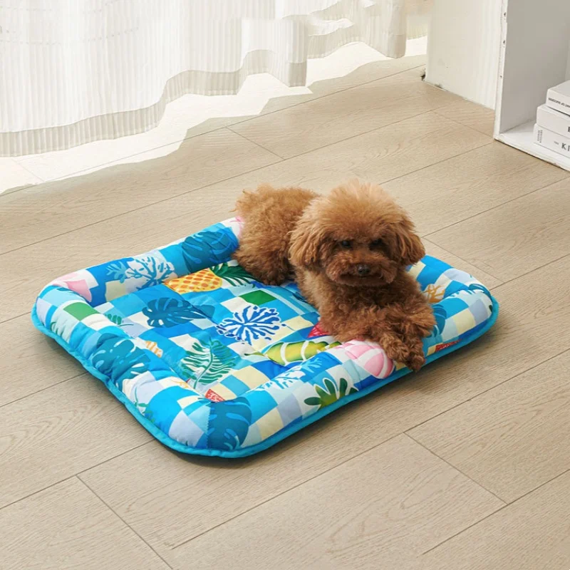 Almohadilla refrescante para gatos y perros con estampado de huellas - imagen 2