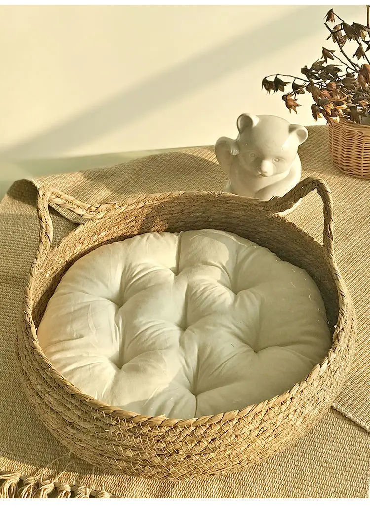 Interior acolchonado y suave de la cesta felina