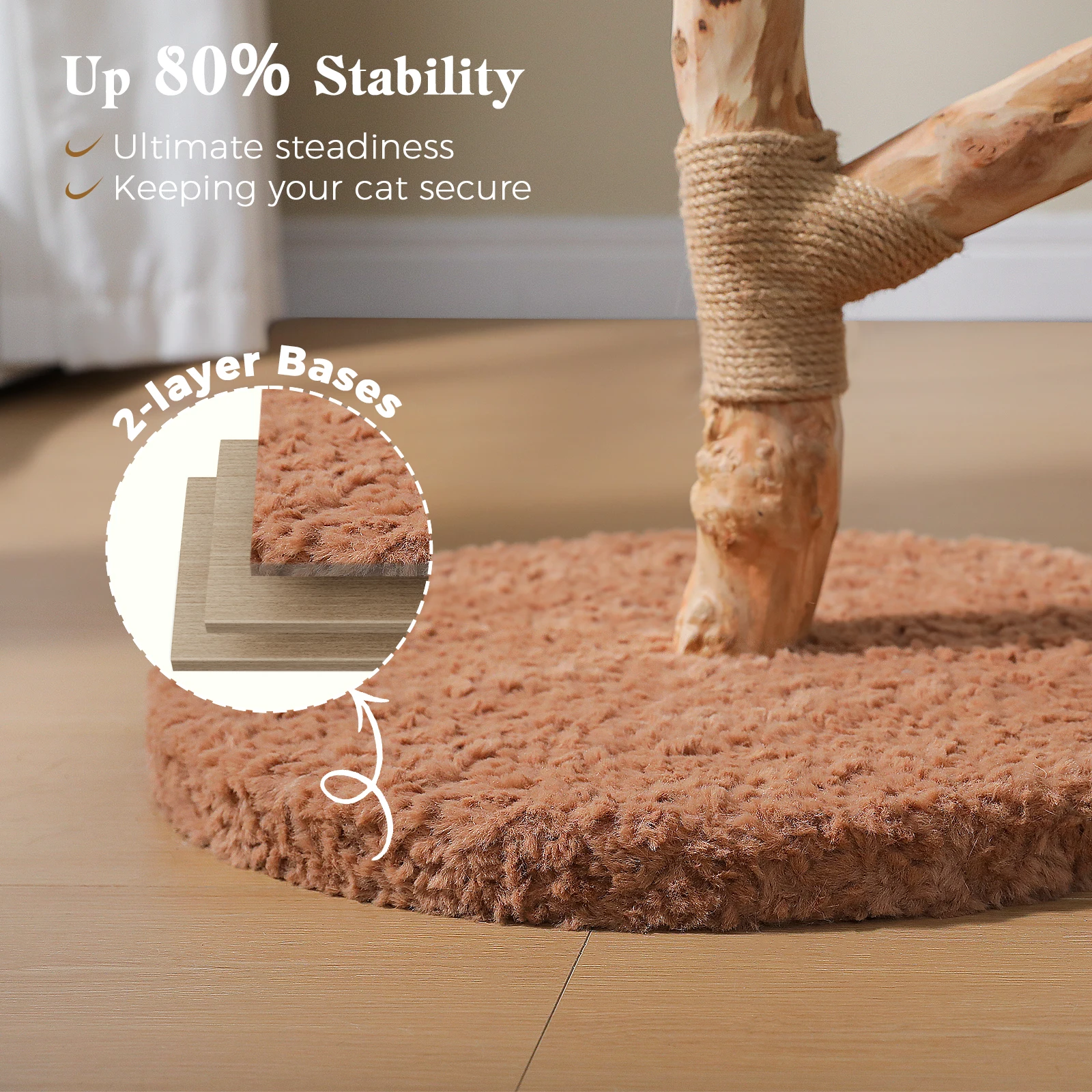 Árbol rascador de madera con cama de mimbre y postes de sisal