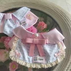 Pañuelo Triangular para Gatos y Perros Pequeños – Paño Antisaliva y Lazo para Fotos