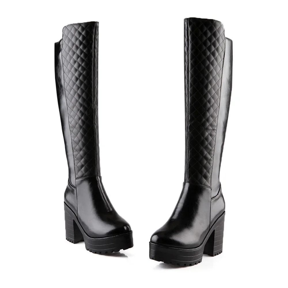 Bota con falda midi