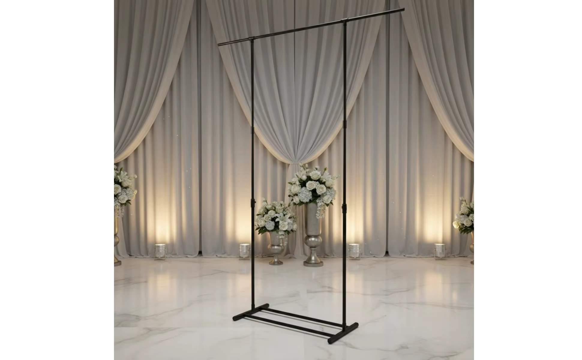 Arco de boda con base estable en hierro negro