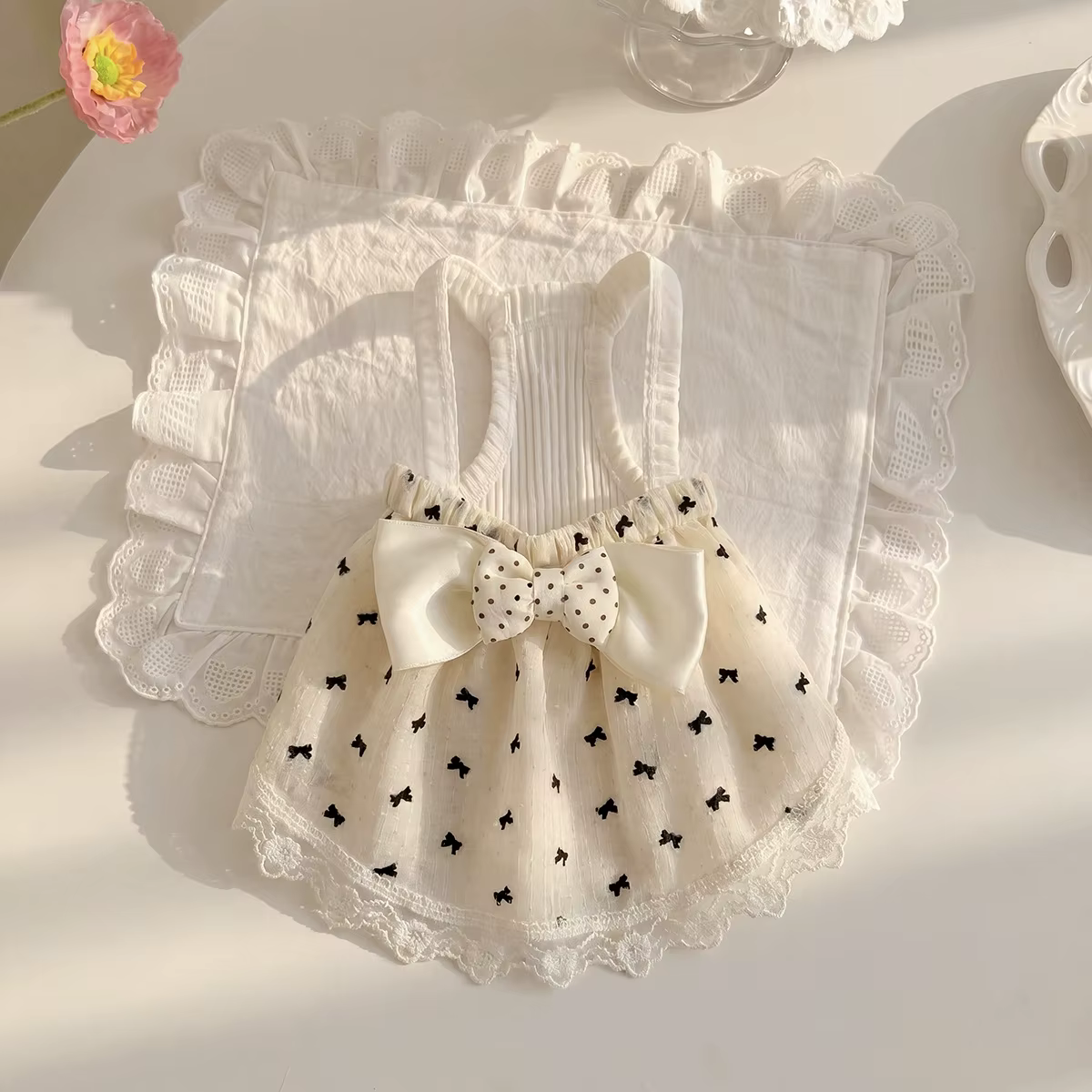 Ropa de verano con vestido en malla y lazo para perros y gatos - imagen 2