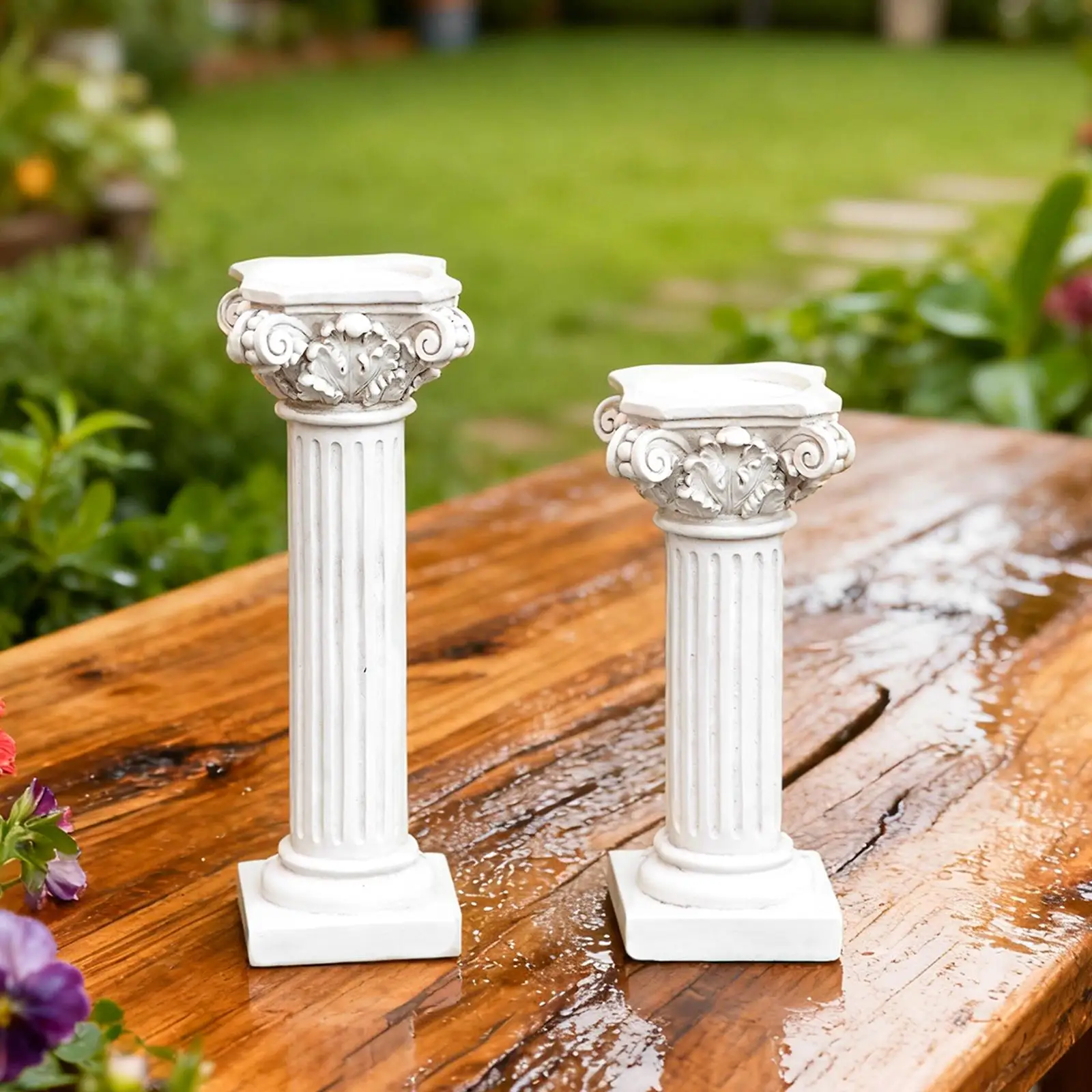 Columna decorativa en comedor con centro de mesa