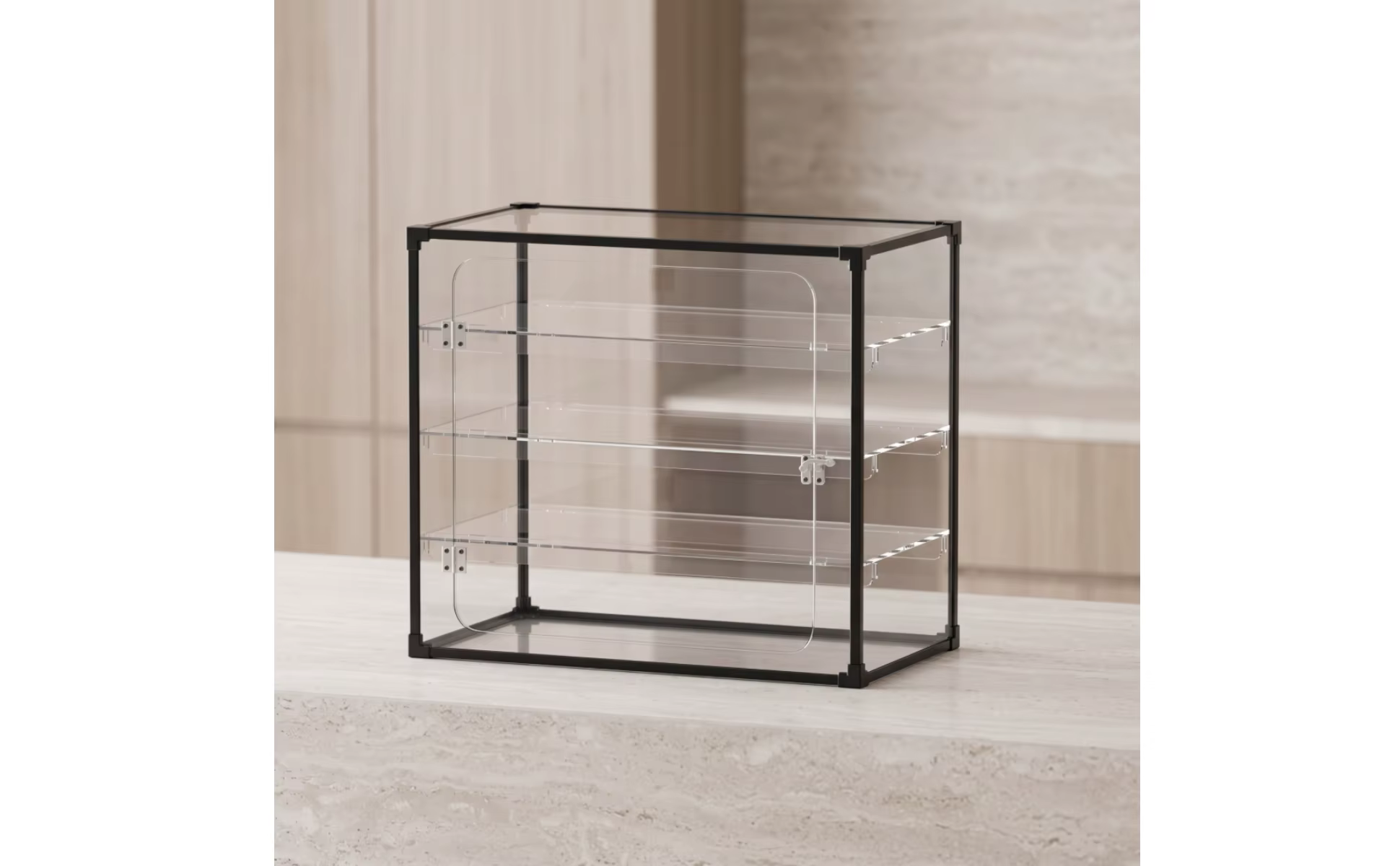 Vitrina transparente con varios teclados mecánicos en sus estantes