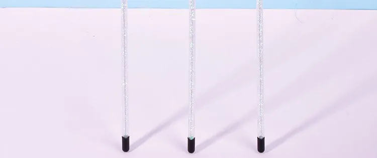 Detalle de plumas del juguete para gatos