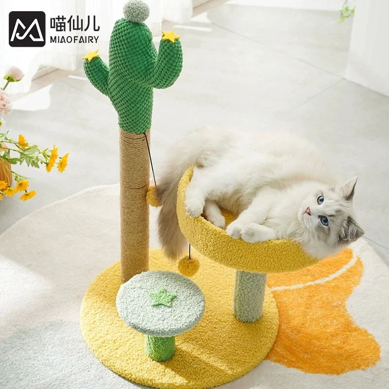 Árbol de sisal estilo cactus en sala de estar