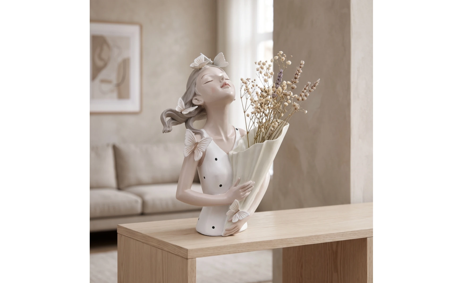 Figura femenina con ramo floral para salón o dormitorio