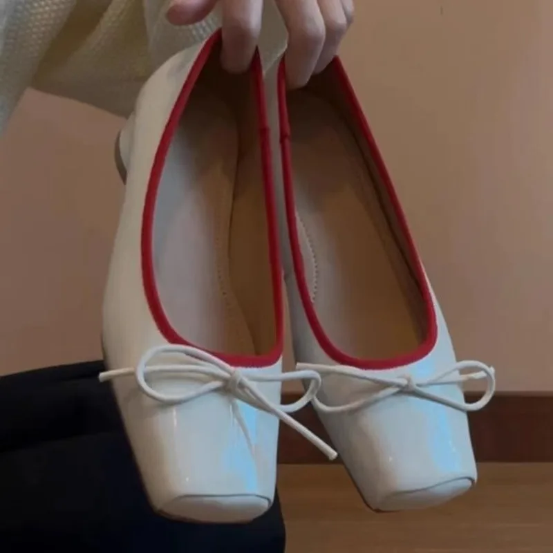 Zapatos Mary Jane TULX con outfit de oficina