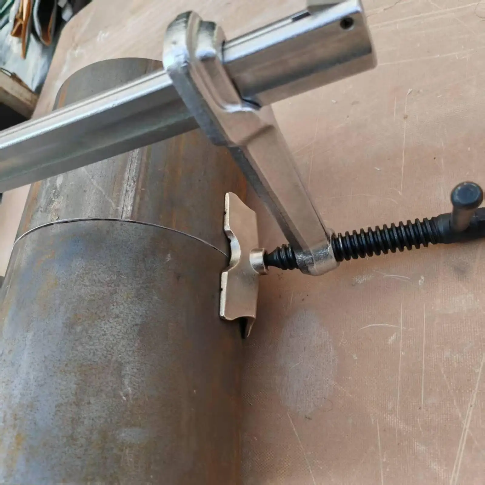 Abrazadera Alineación Tuberías 1200 Kg – Herramienta Soldadura Industrial - imagen 5