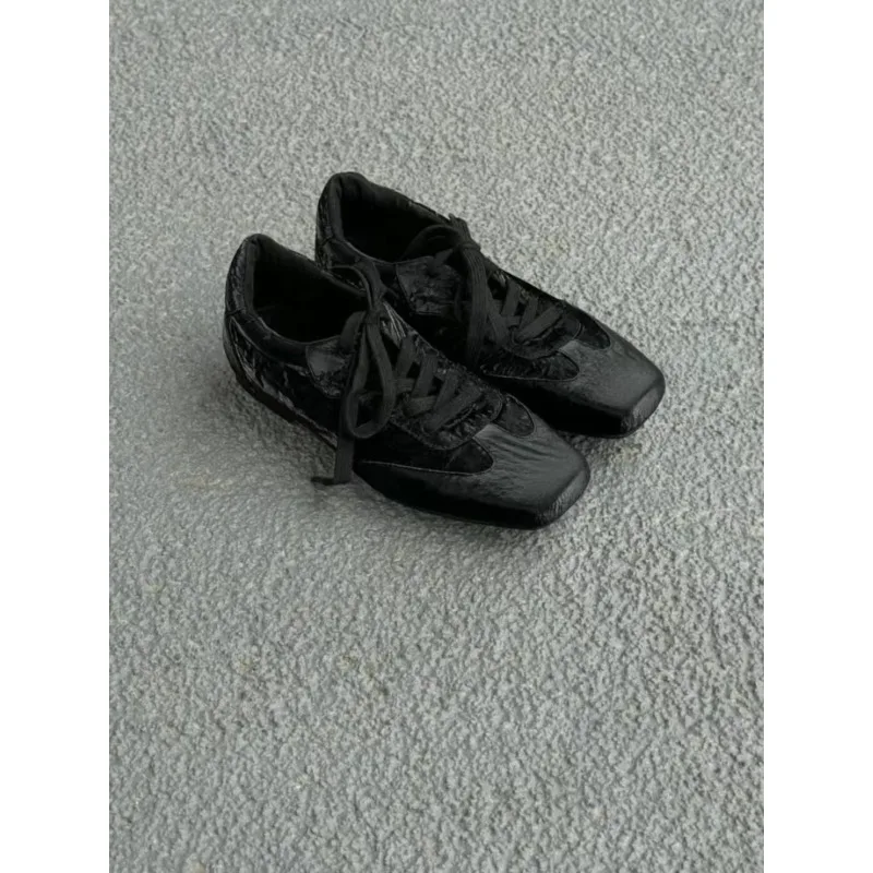 Cuidado del zapato con paño