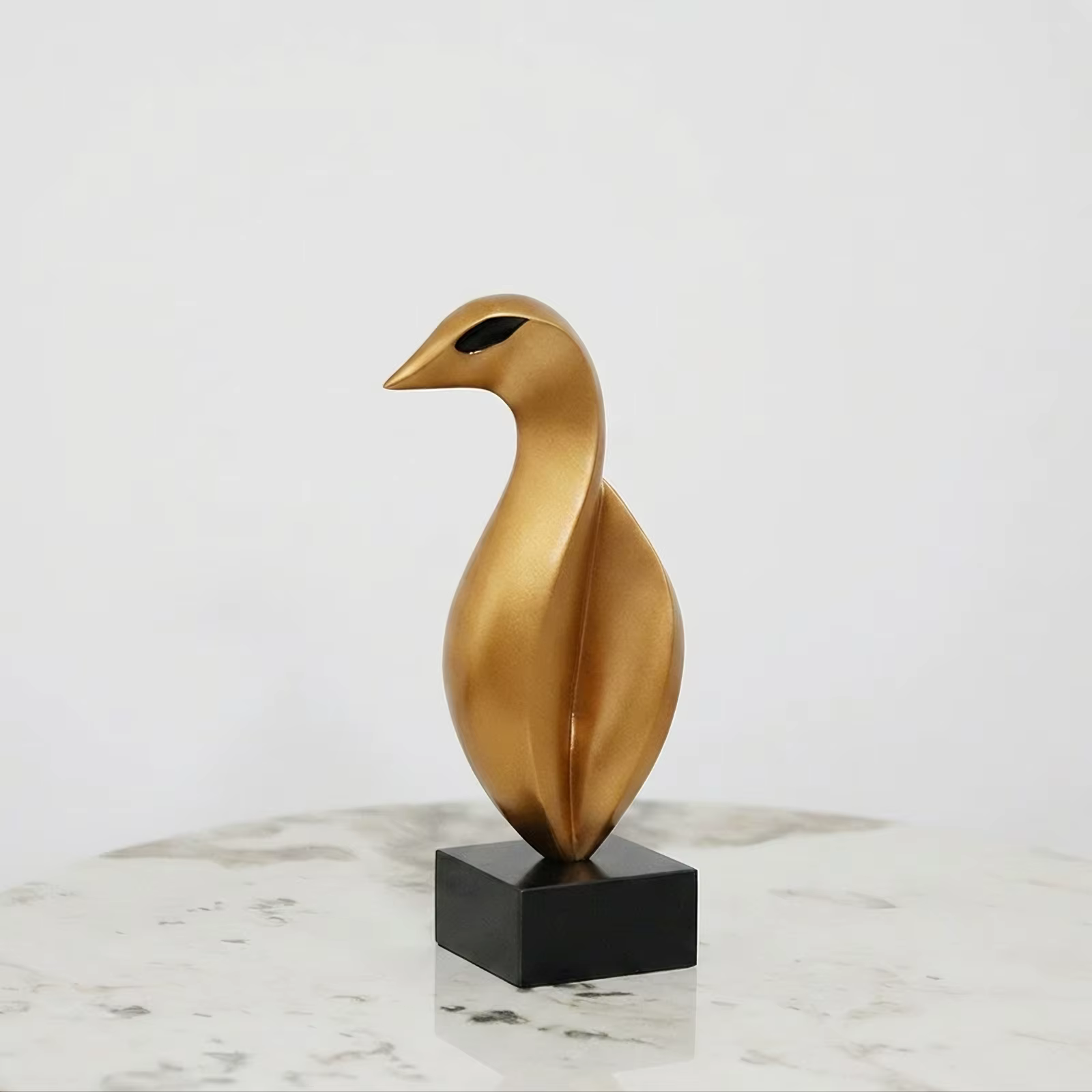 Escultura Decorativa de Pájaro para Mesa – Adorno Elegante para Hogar