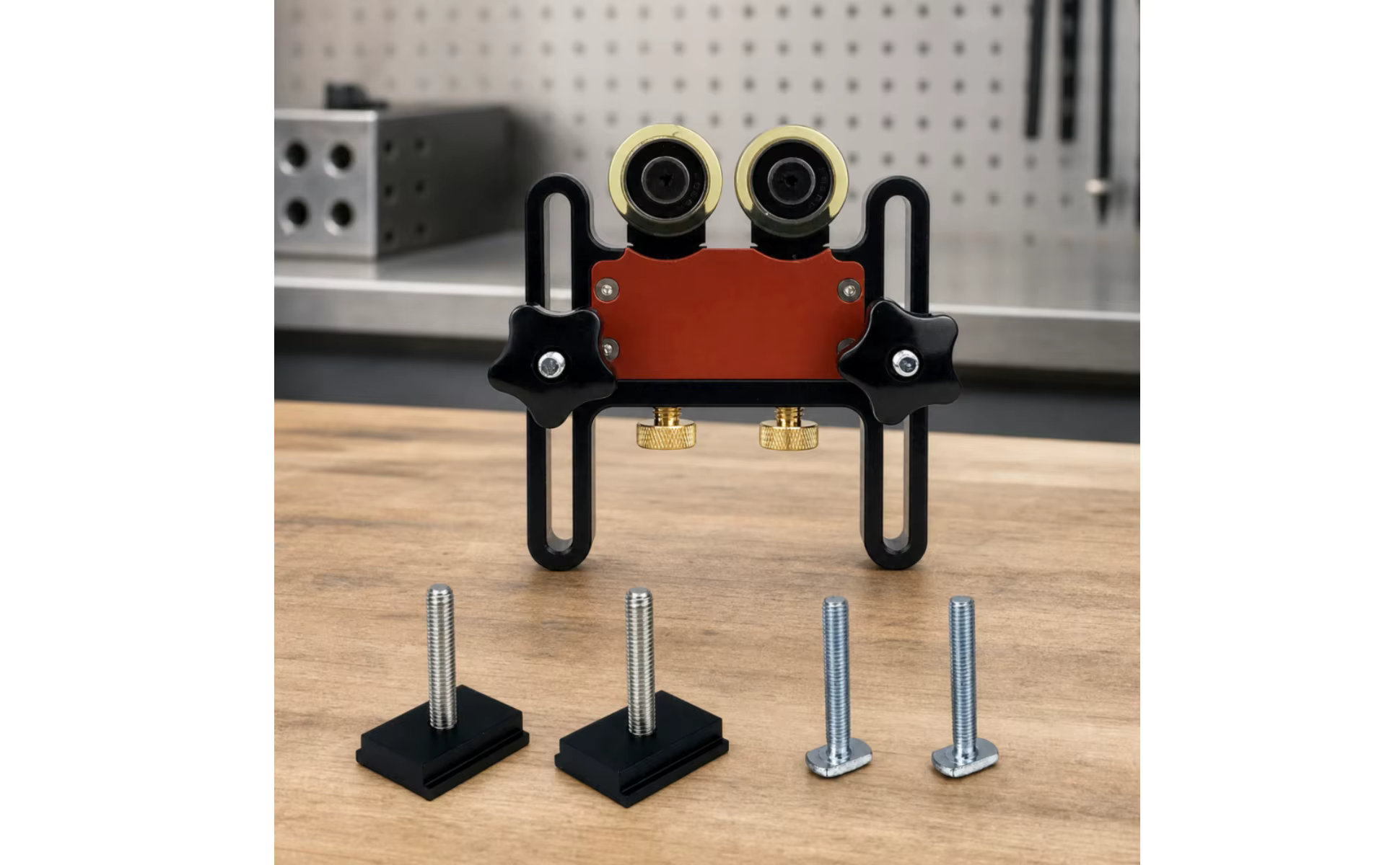 Rodillos de guía que aseguran avance uniforme de la madera