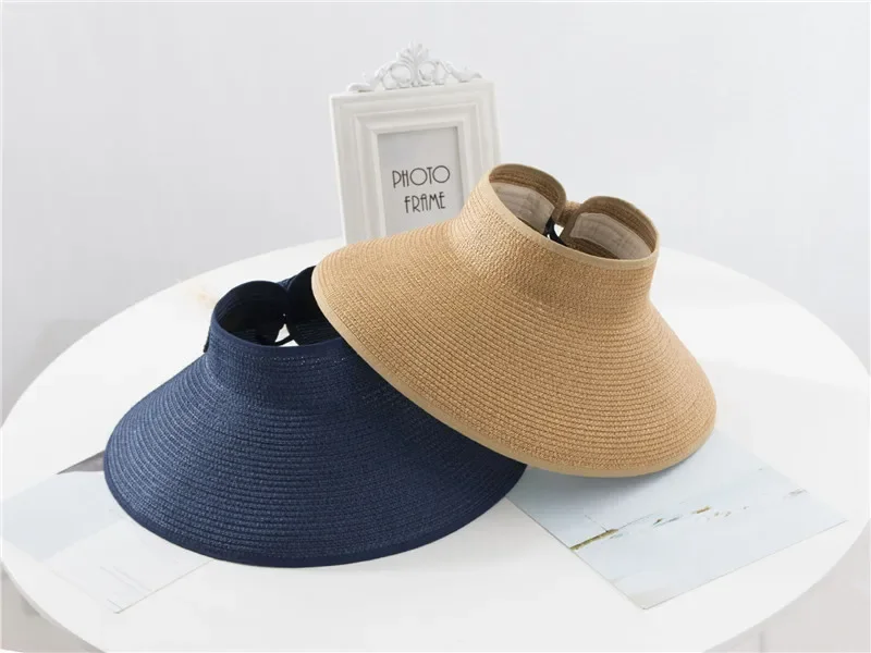 Sombrero de paja veraniego con lazo